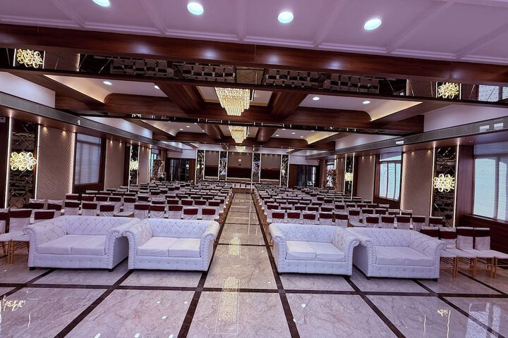 Ballroom/Hall 65 of 74