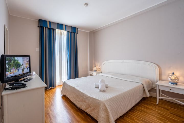 Room 10 of 45