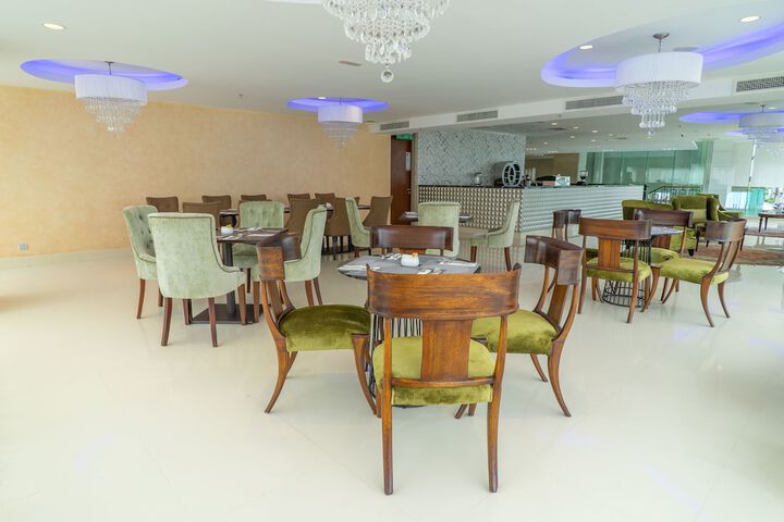 Lounge 45 of 49