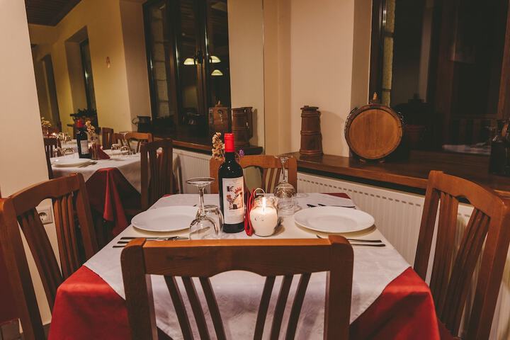 Dining 18 of 36