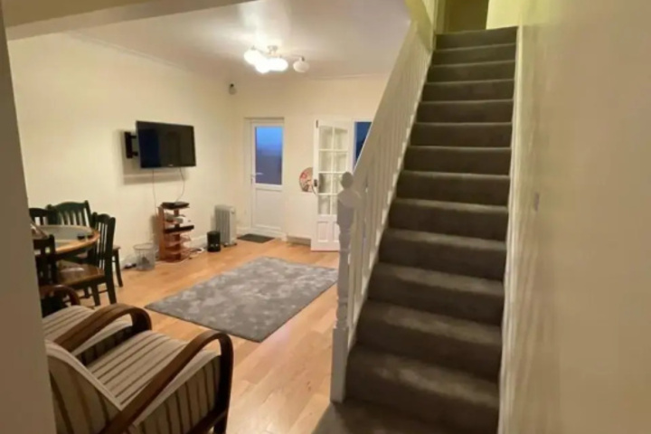 Room 2 of 9