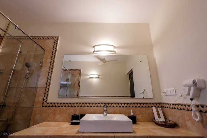 Room 21 of 34