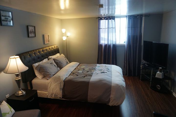 Deluxe Room 1 Queen Bed with Sofa Bed (3 of 4)