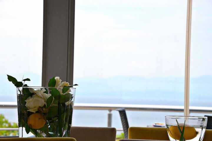 Dining 34 of 44