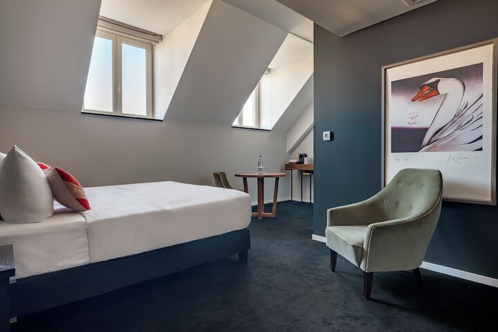 Room 15 of 68