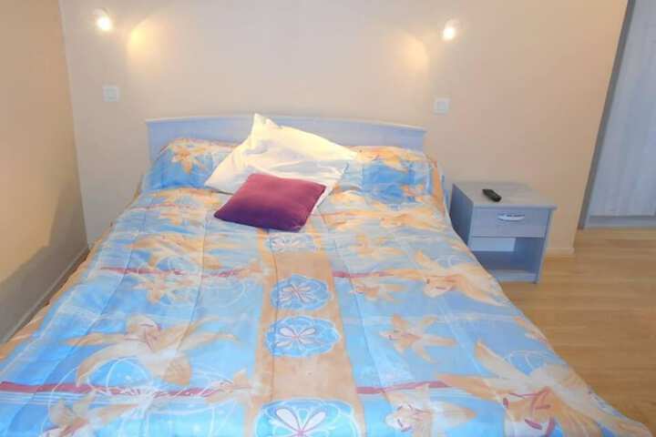 Room 12 of 50