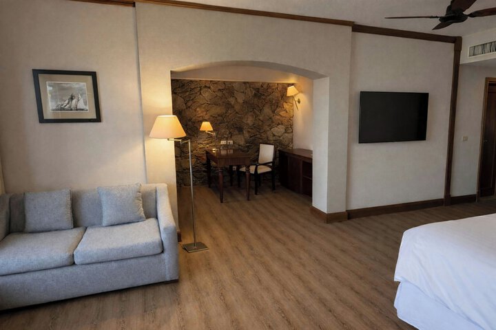 Room 26 of 74