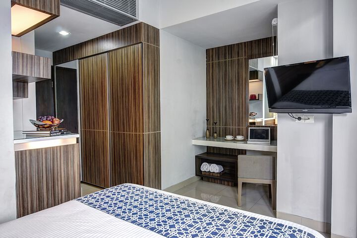 Room 8 of 32
