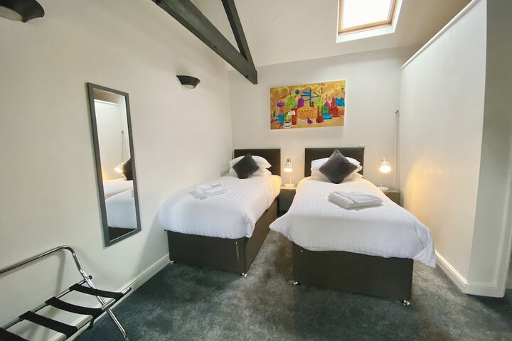 Room 10 of 37