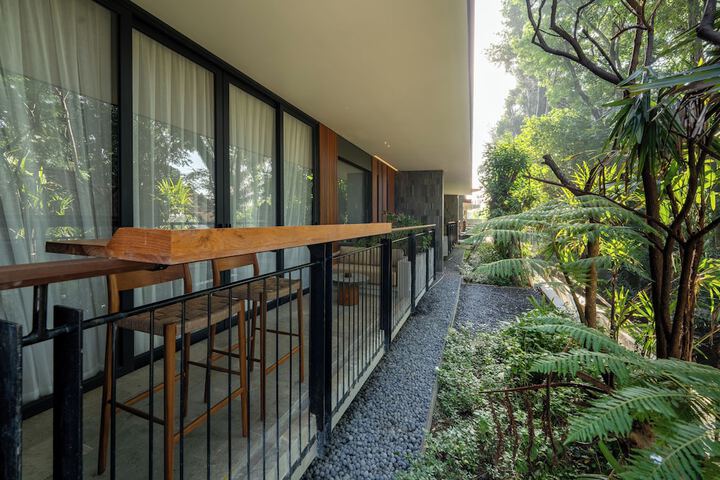Hotel Exterior 63 of 64