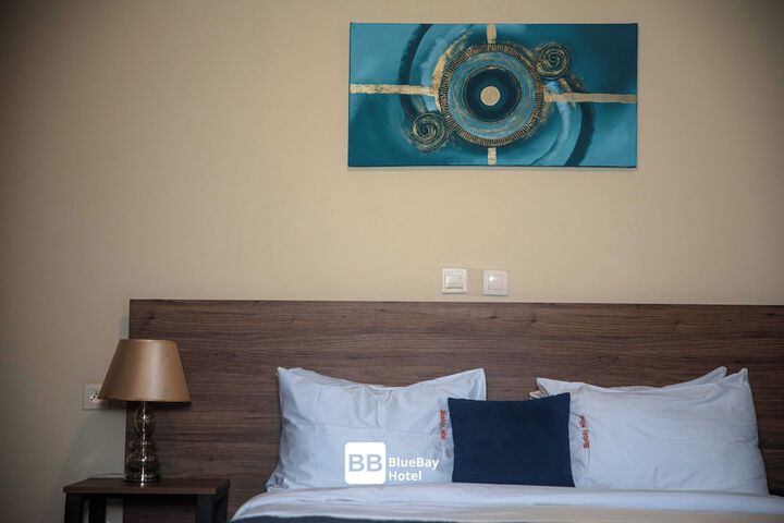 Room 10 of 32