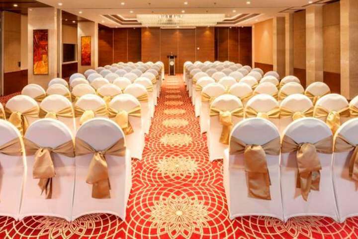 Ballroom/Hall 24 of 32