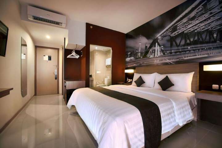Room 9 of 17
