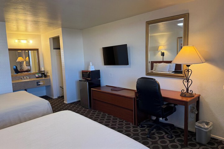 Room 5 of 17