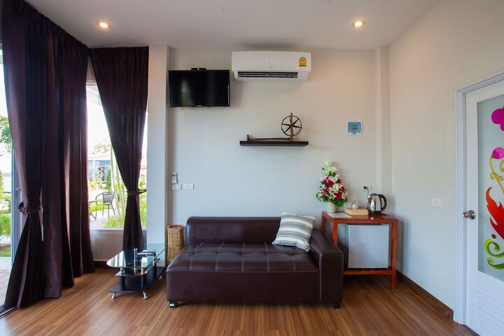 Room 33 of 106