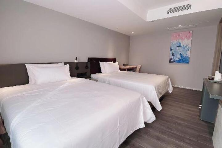 Room 27 of 53