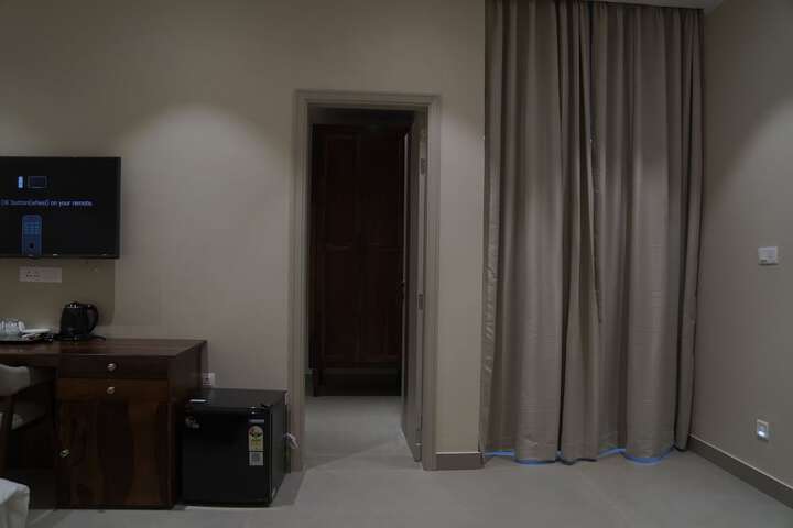 Room 6 of 37