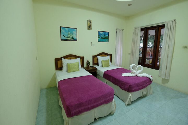 Room 8 of 25
