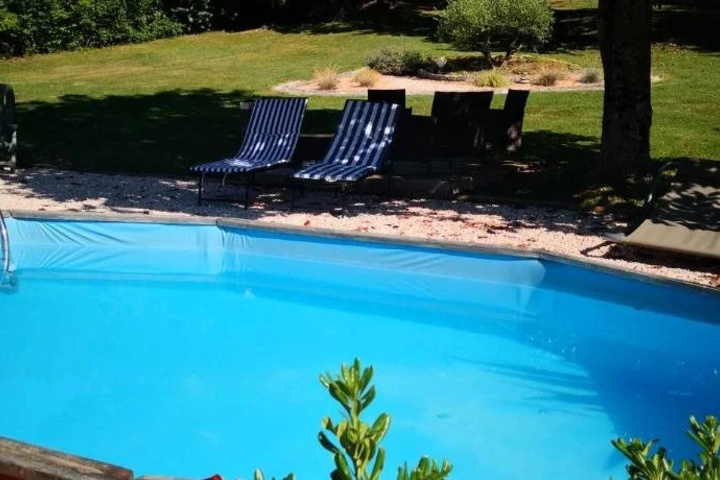 Pool 15 of 21