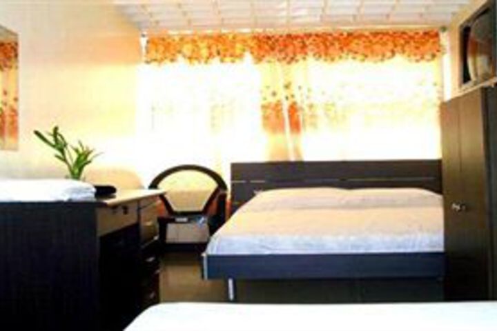Room 13 of 19