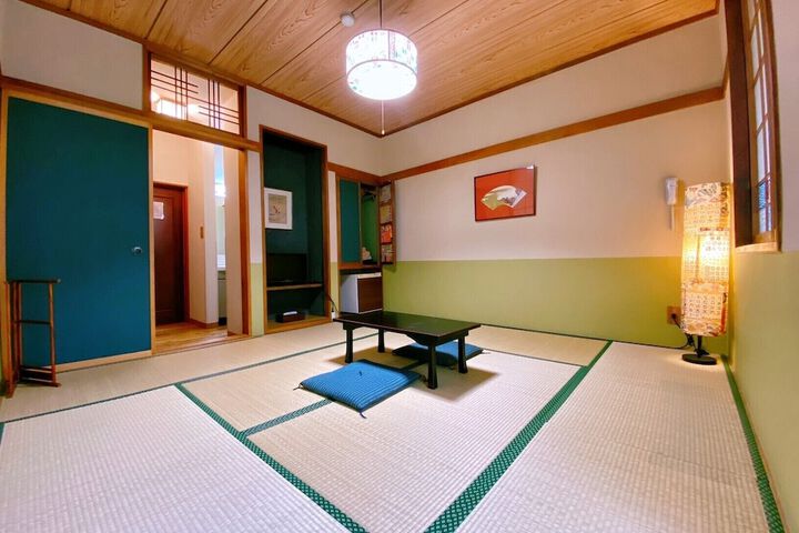 Room 13 of 38