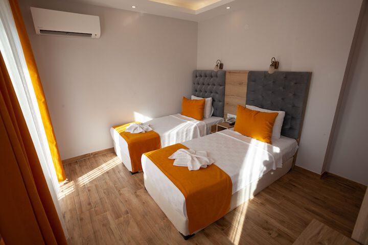 Room 9 of 25