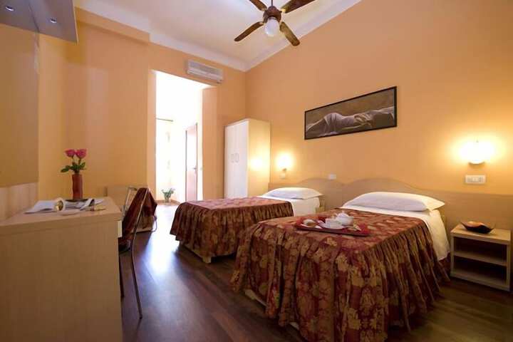 Room 4 of 9
