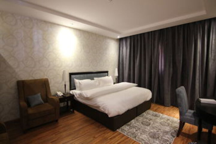Room 7 of 19