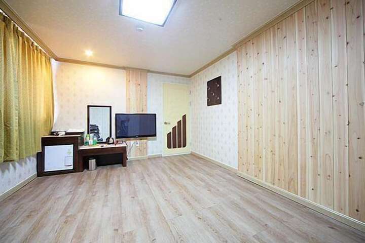 Room 17 of 31