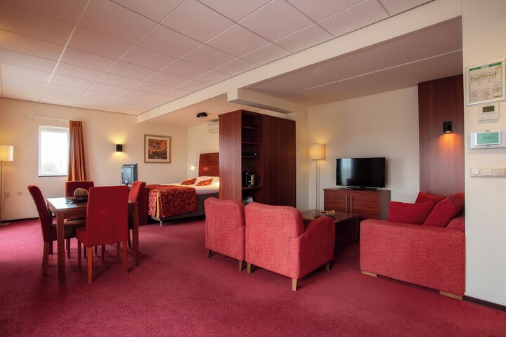 Room 4 of 40