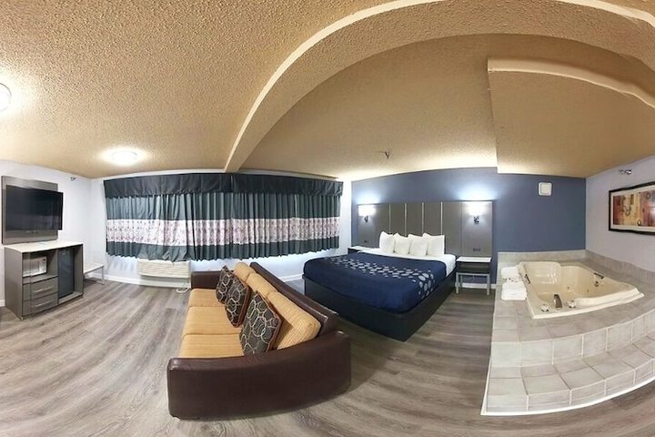 1 King Bed (5 of 15)