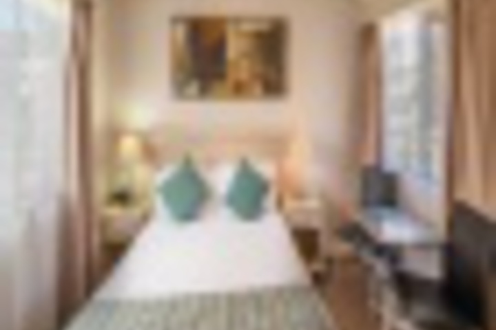 Room 374 of 611