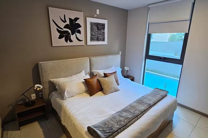 Room 4 of 16