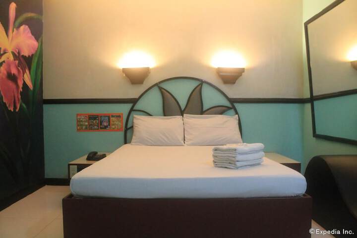 Room 12 of 28