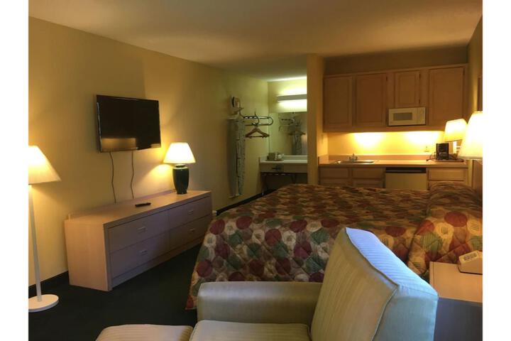 Room 9 of 12