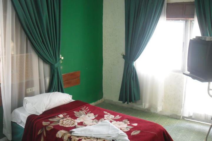 Room 5 of 6
