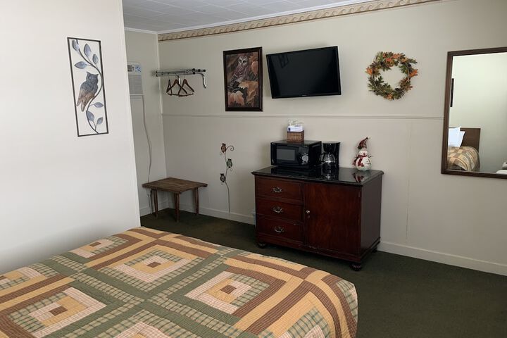 Motel Standard Queen Bed (23 of 23)