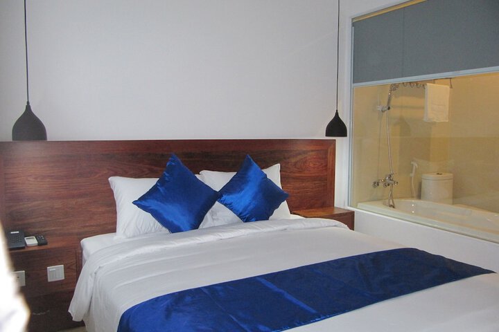 Room 18 of 48