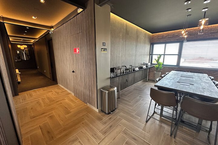 Room 32 of 39