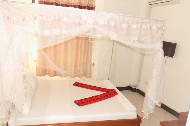 Room 9 of 25
