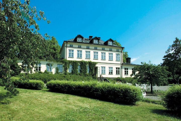 Hotel 74 of 81
