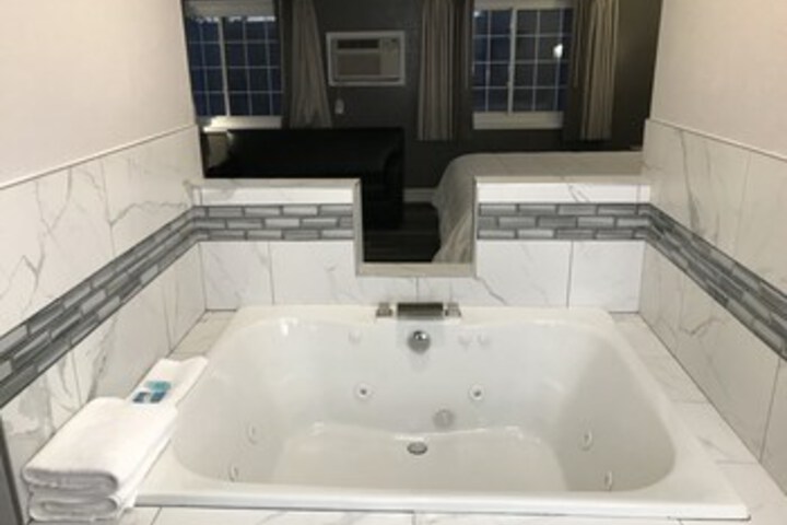 Jetted tub