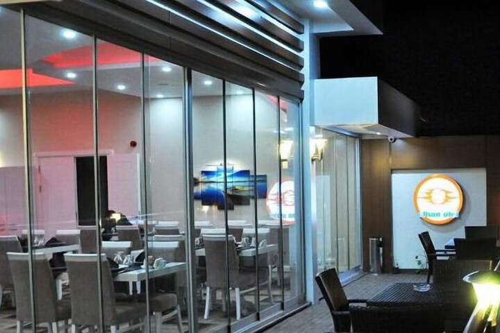 Dining 38 of 56