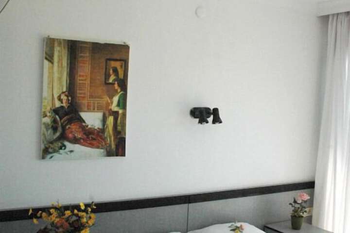 Room 11 of 27