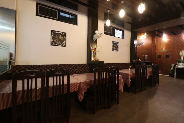 Dining 26 of 32