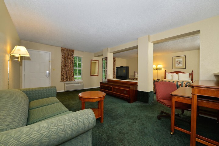 1 King Bed (1 of 4)