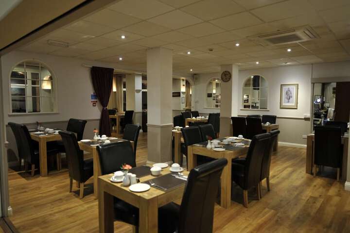 Dining 32 of 59