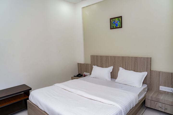 Room 9 of 36