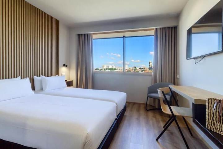 Room 4 of 30