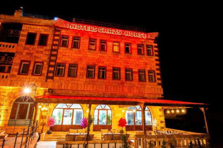 Crazy Horse Hotel